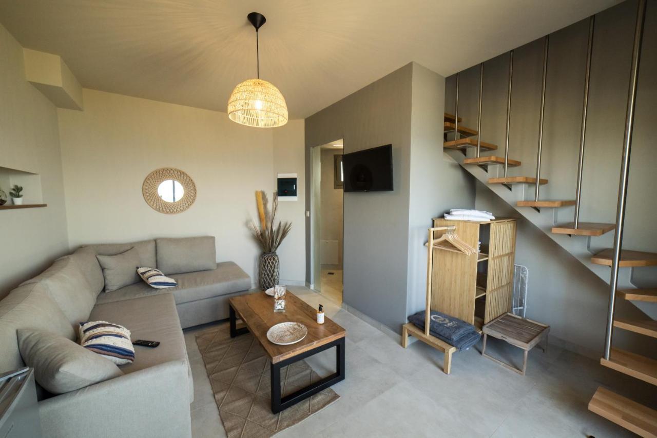 Theros Suites Dhiminio Екстер'єр фото